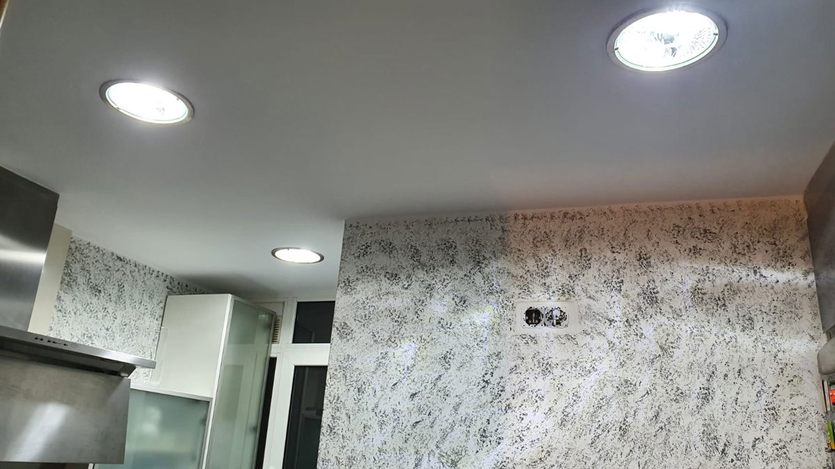 Pintar una vivienda todo blanco en la calle Padilla en Barcelona