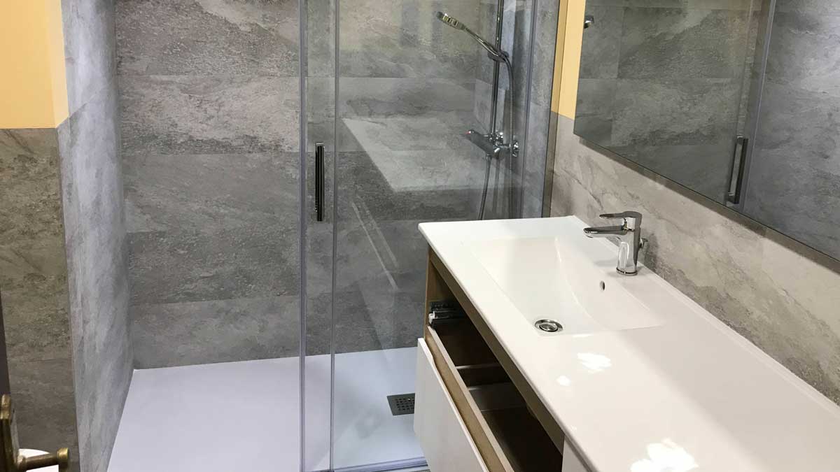 Reforma de baño amplio en la zona del Tibidabo en Barcelona