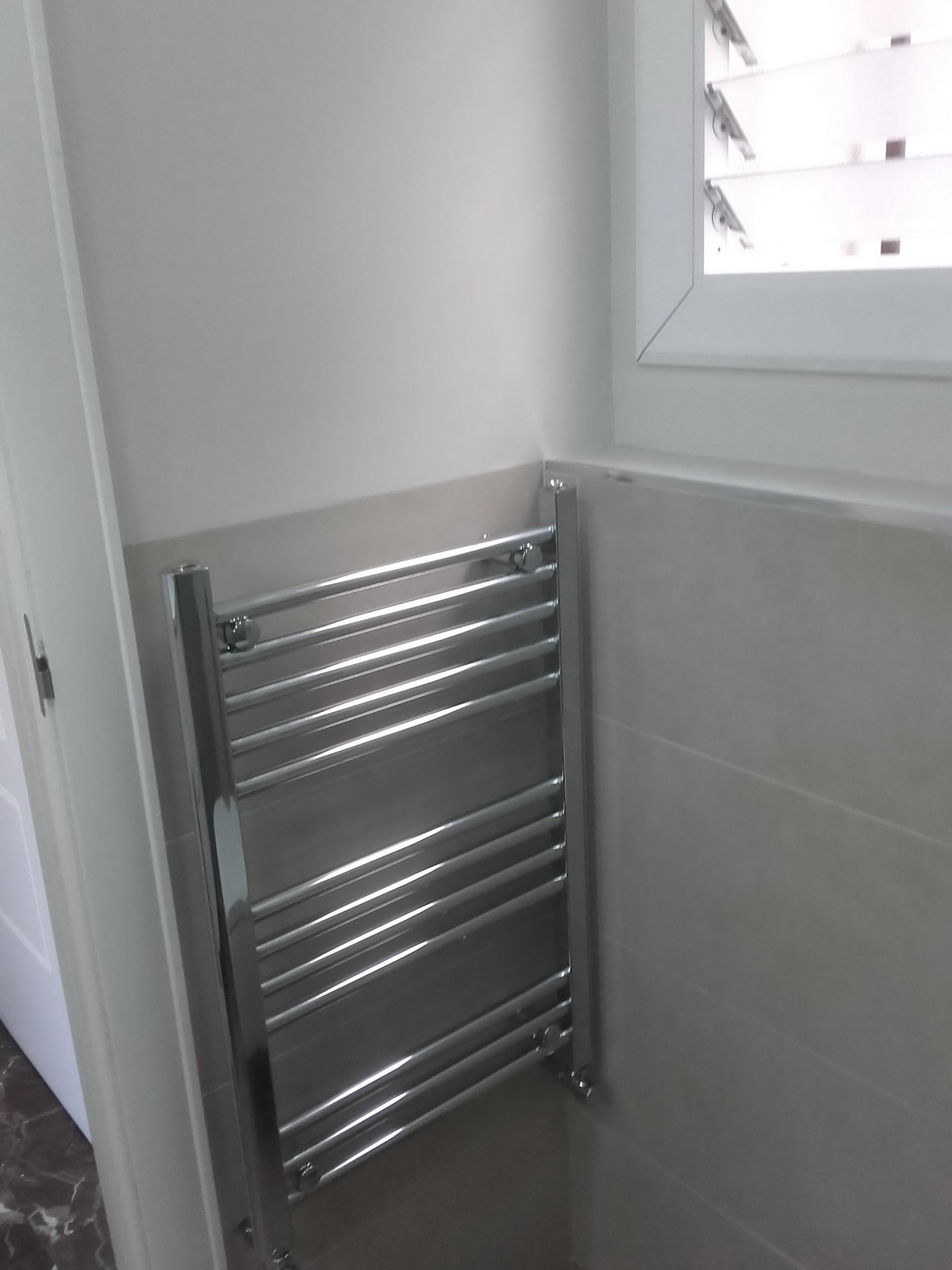 Reforma de baño pequeño pero moderno en Badalona